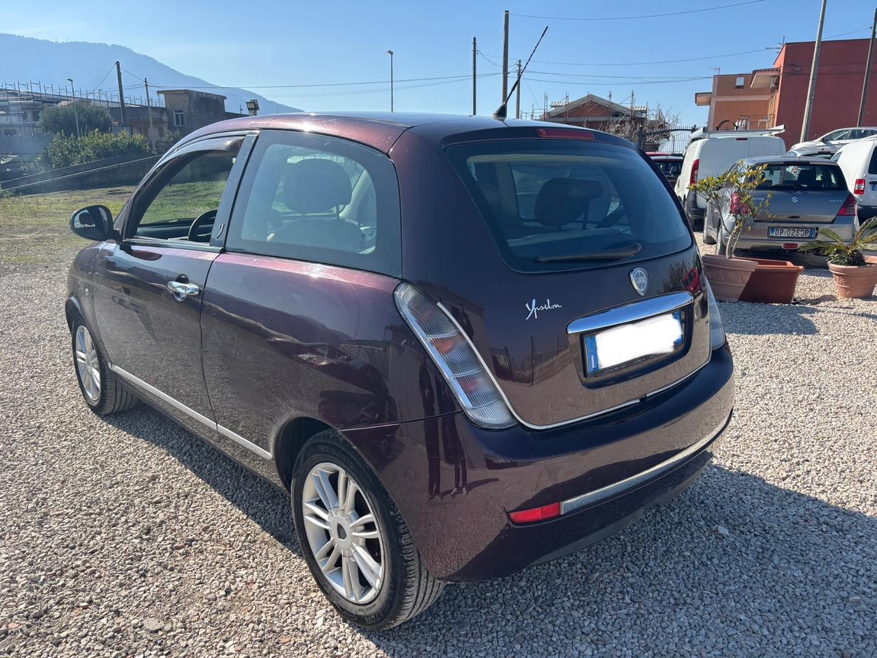 Lancia Ypsilon 1.3 MJT 75 CV Platino