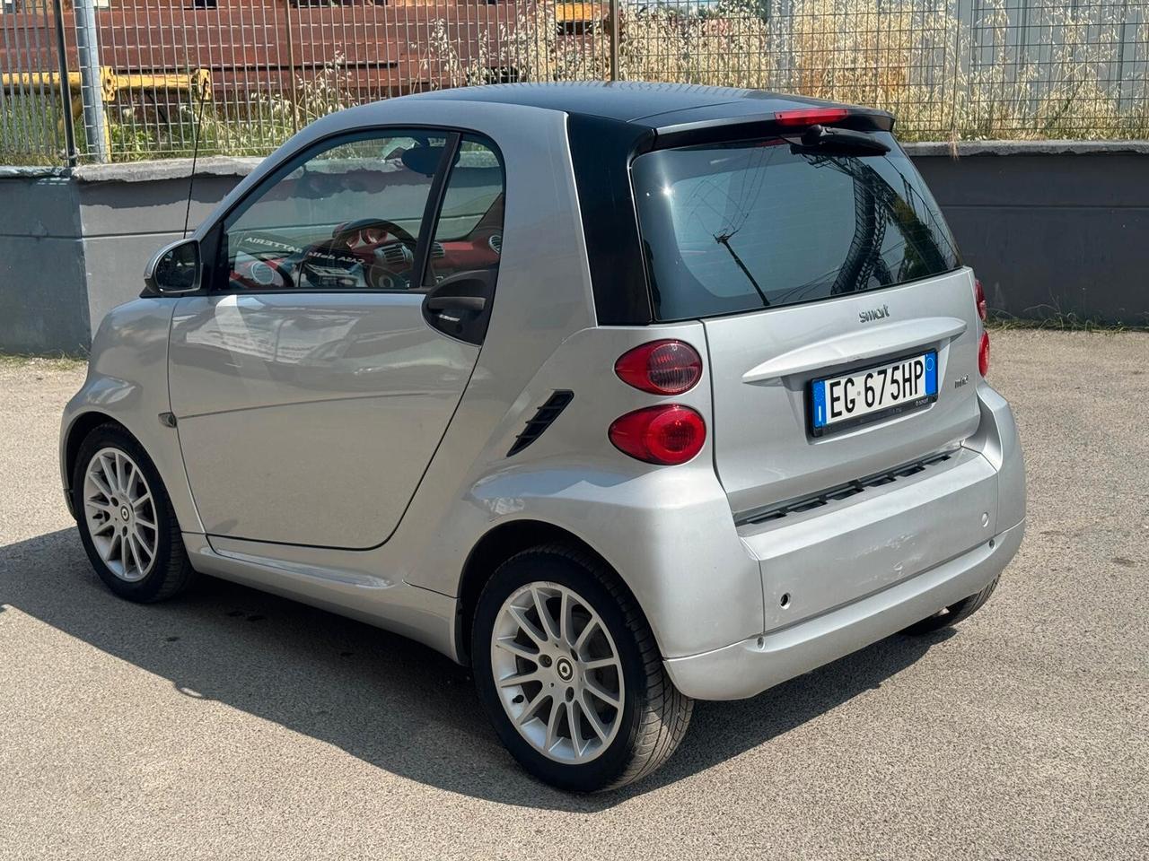 Smart ForTwo 52 kW MHD coupé White Tailor Made