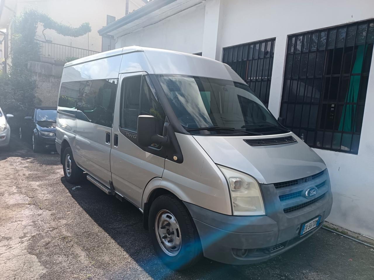 Ford Transit/Tourneo/Bus 9 posti 2.2