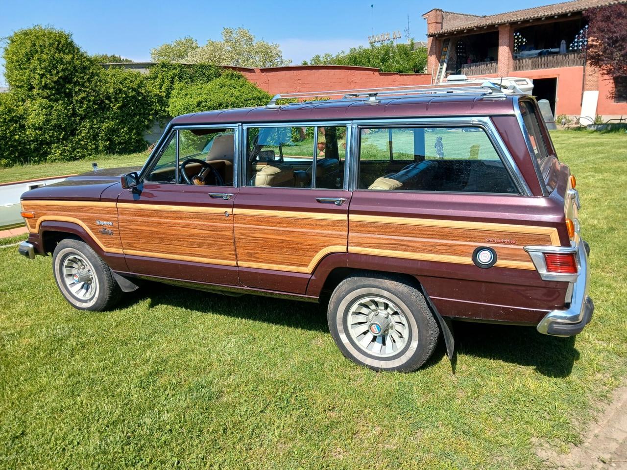 Jeep Wagoneer Limited 5.9 V8