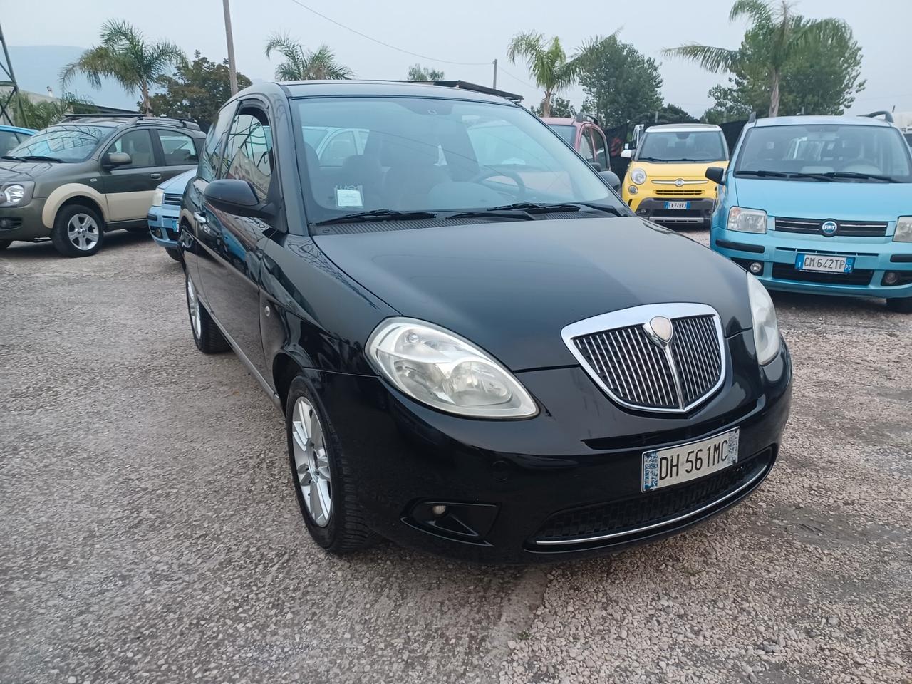 Lancia Ypsilon 1.3 MJT 75 CV Platino