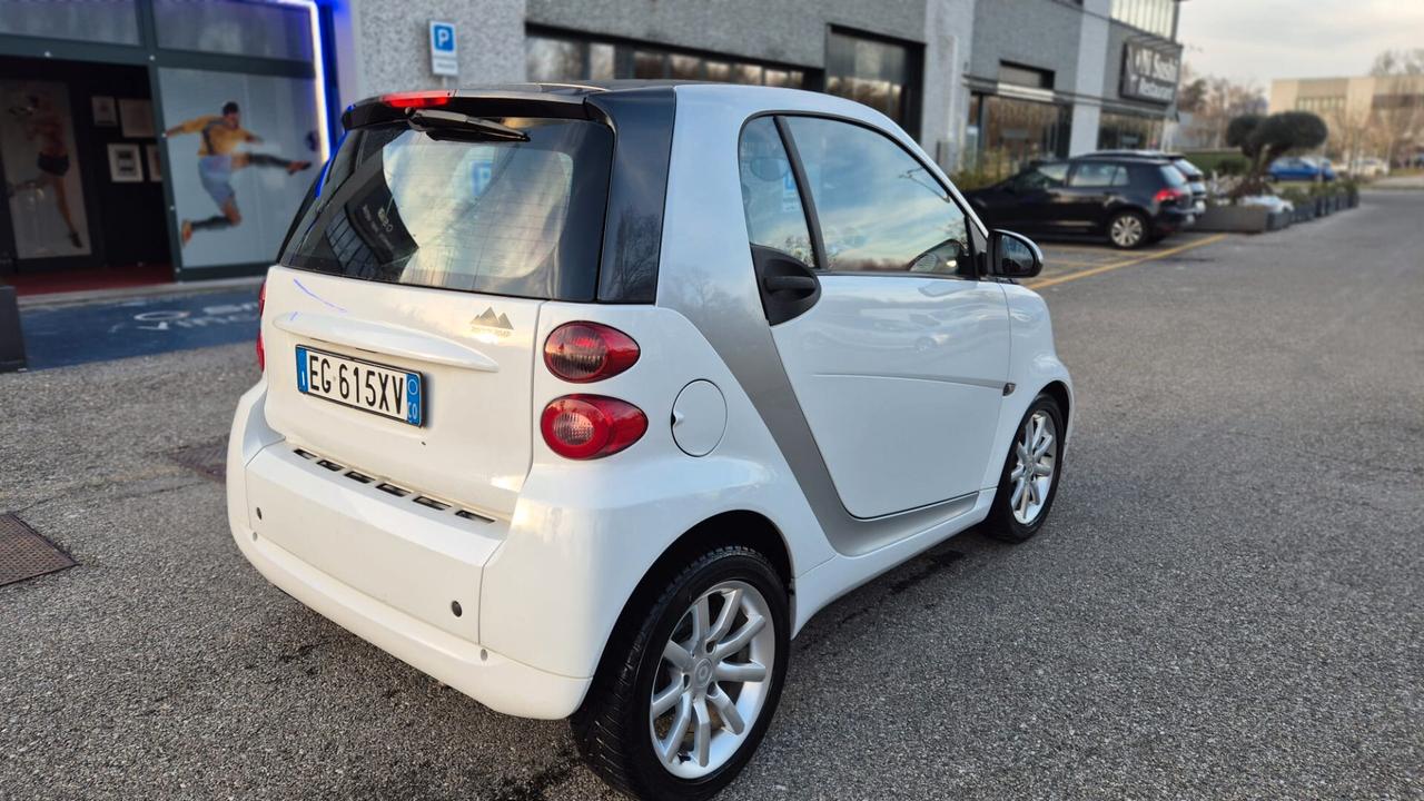 Smart ForTwo 52 kW MHD coupé White Tailor Made