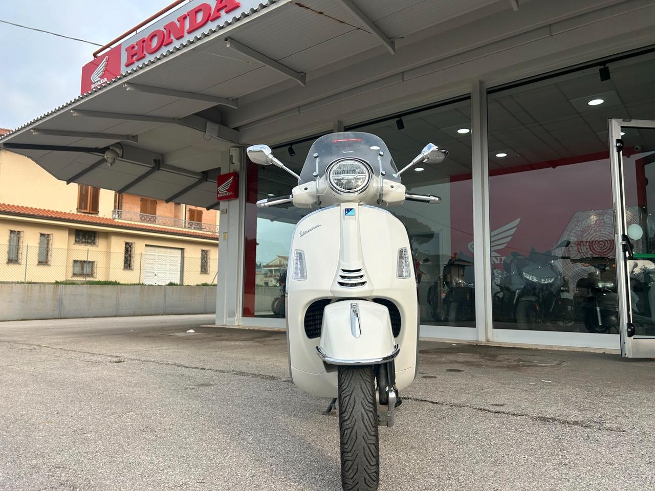 Vespa GTS 300 hpe
