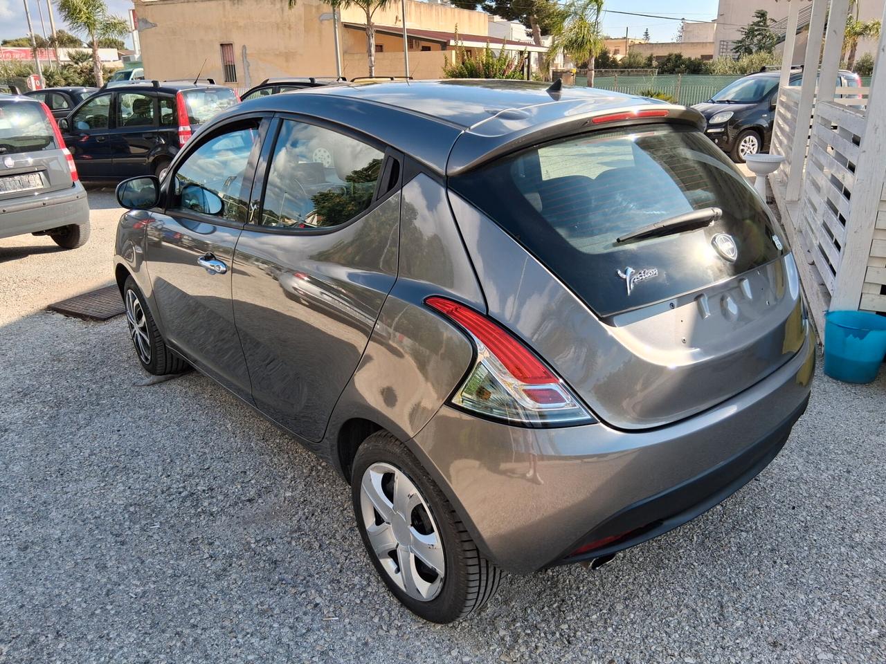 Lancia Ypsilon 1.2 69 CV 5 porte S&S Silver