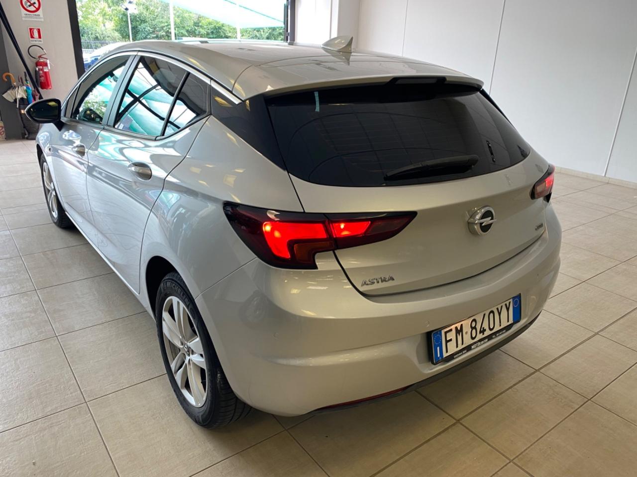 Opel Astra Berlina 1.6 136CV 5P NEOPATENTATI Garan