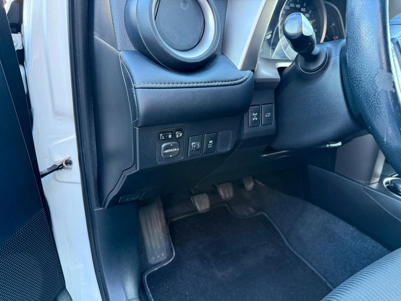 Toyota RAV 4 RAV4 2.0 D-4D 4WD Style White Ed.