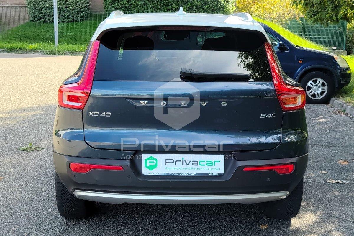 VOLVO XC40 B4 AWD Geartronic Momentum Pro