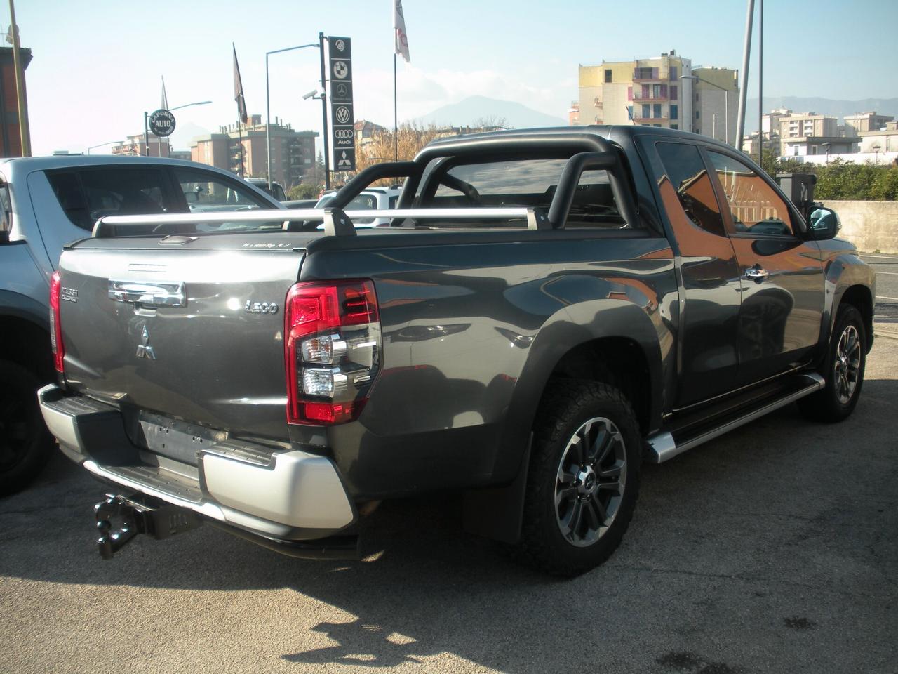 Mitsubishi L200 2.3 D Club Cab 4x4 Super Select Intense