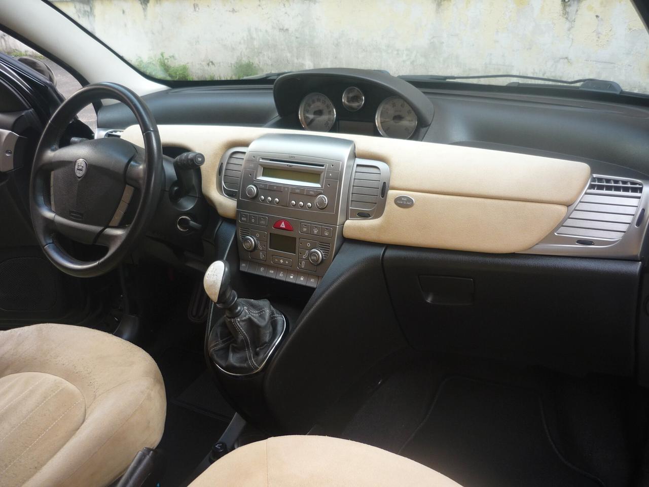 Lancia Ypsilon 1.4 16V Oro Giallo
