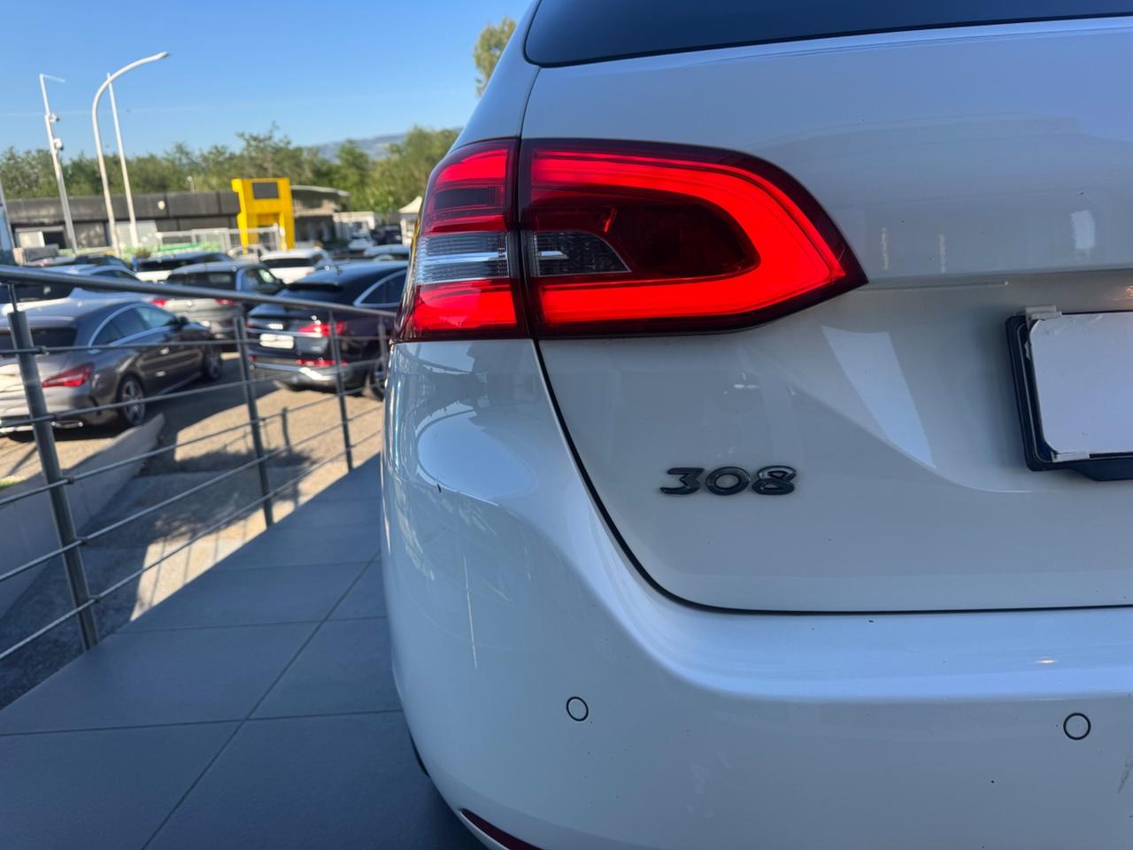 Peugeot 308 BlueHDi 120 S&S EAT6 SW Allure automatica in garanzia e