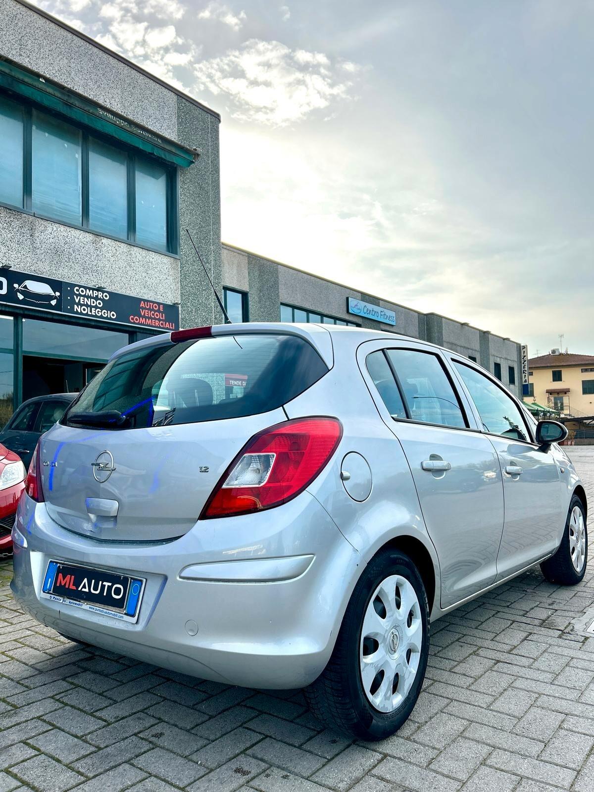 Opel Corsa 1.2 5P COSMO