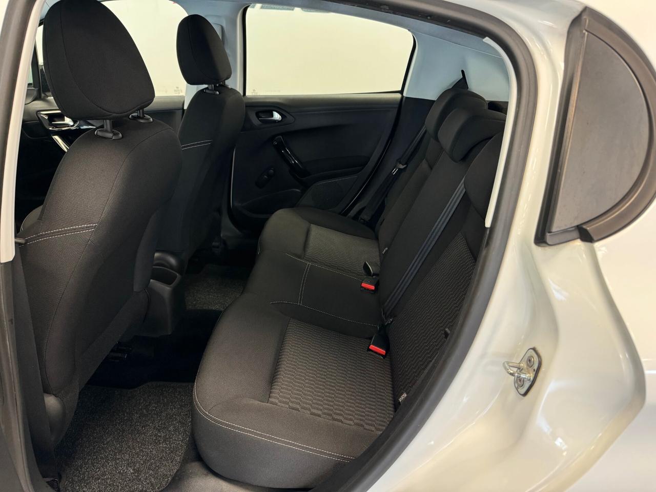 Peugeot 208 PureTech 82 5 porte Active NEOPATENTATI UNIPROP.