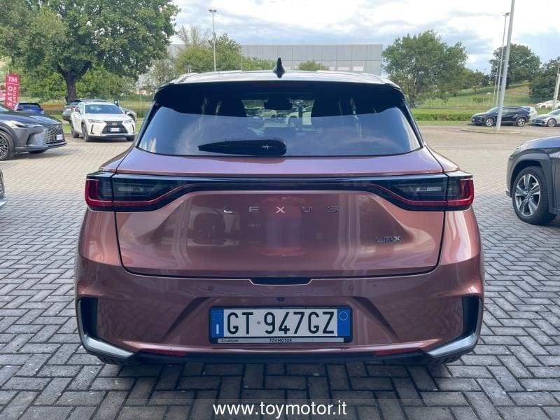 Lexus LBX Hybrid Cool