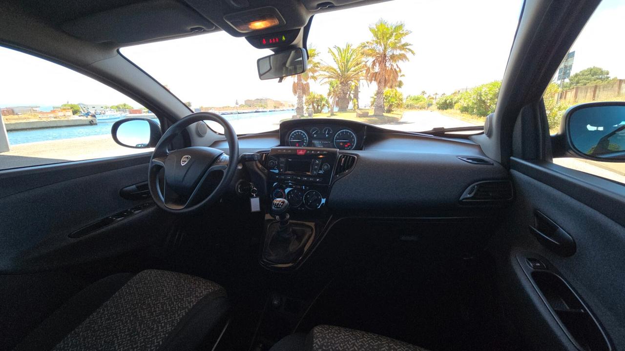 Lancia Ypsilon 1.0 FireFly 5 porte S&S Hybrid Ecochic Silver