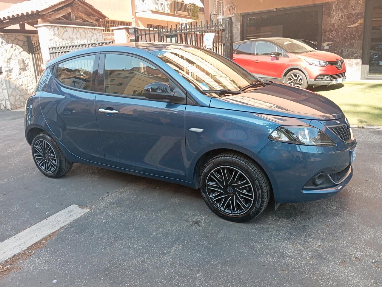 Lancia Ypsilon 1.0 FireFly 5 porte S&S Hybrid Ecochic Silver