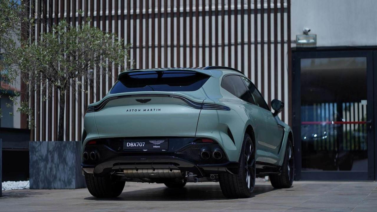 ASTON MARTIN DBX707 4.0