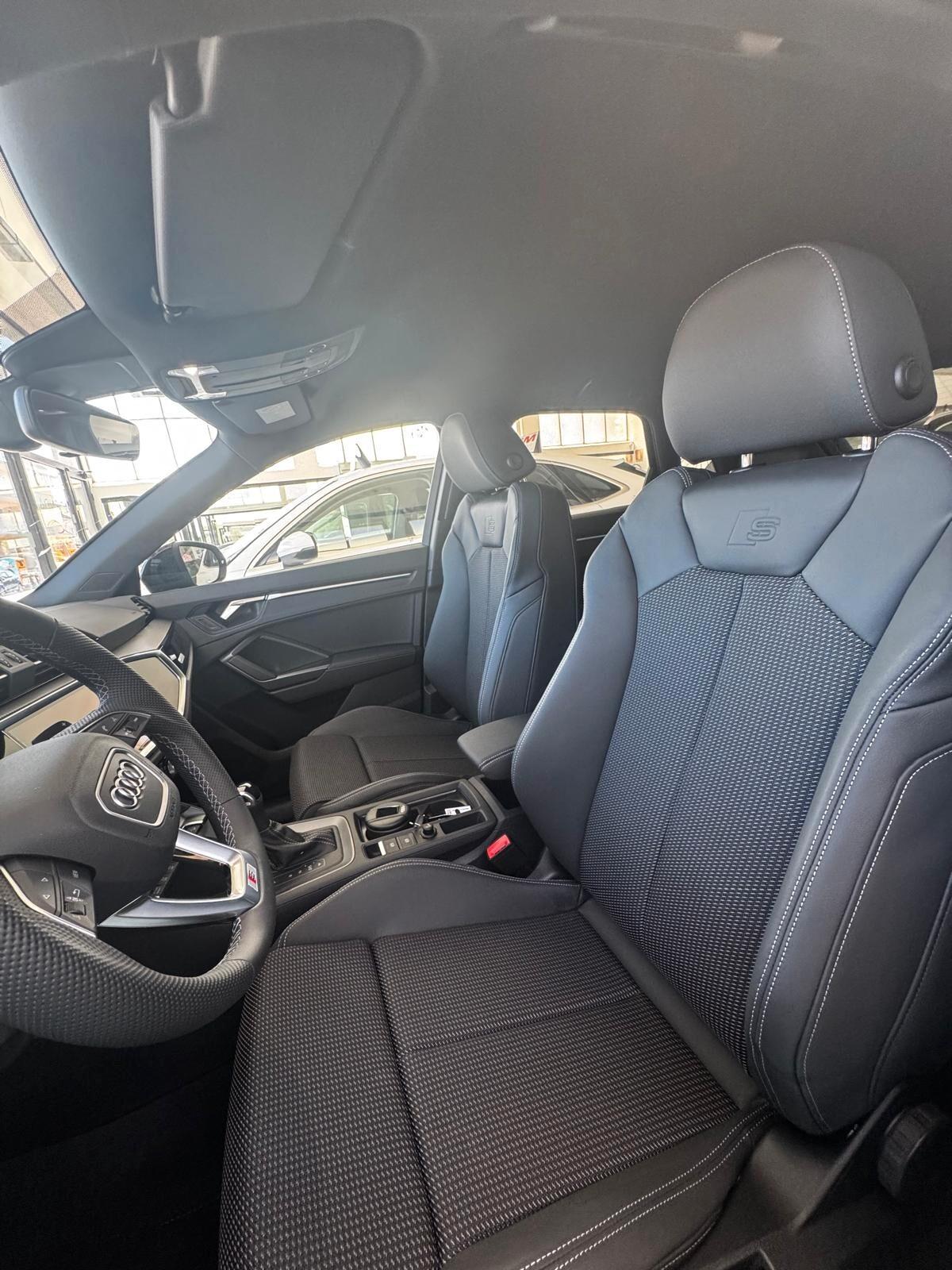 Audi Q3 35 TDI S tronic Identity Black
