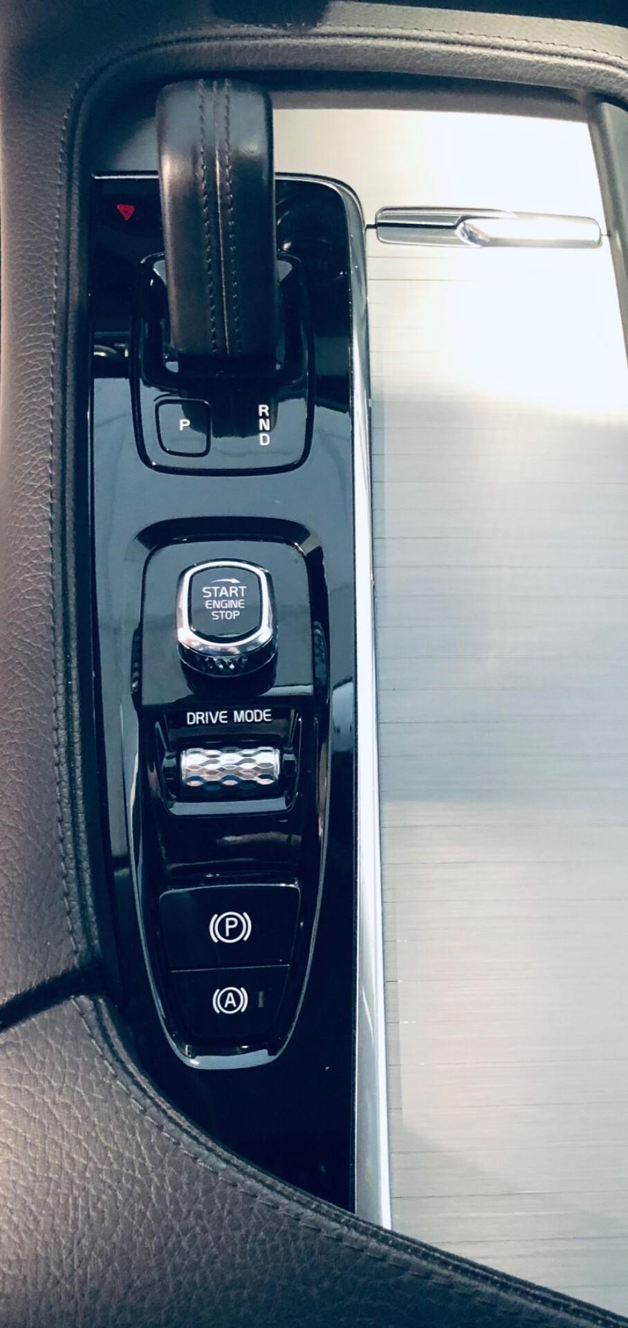 Volvo XC 90 B5 (d) AWD Geartronic Momentum 7 POSTI