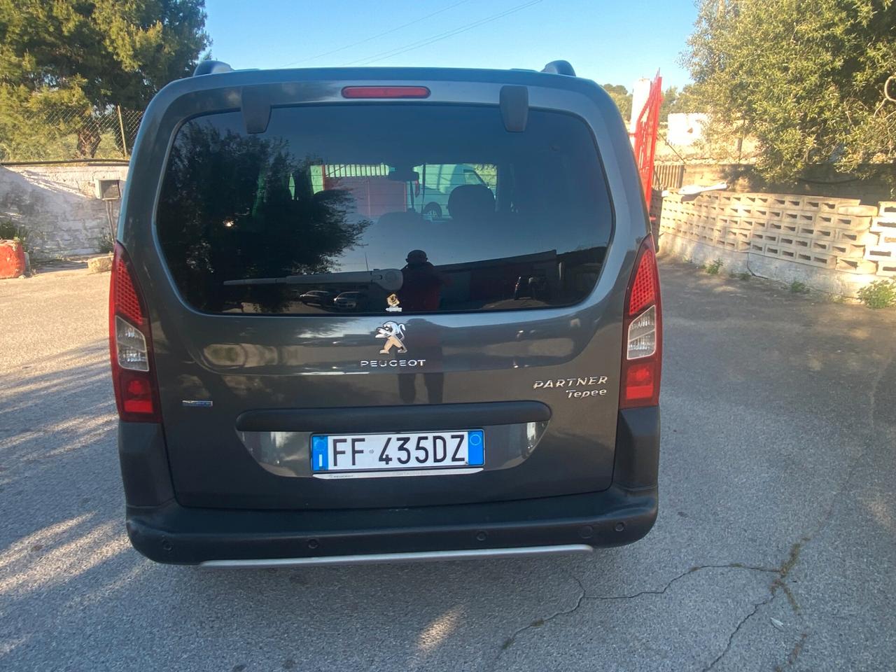 Peugeot Partner Tepee BlueHDi 100 Outdoor