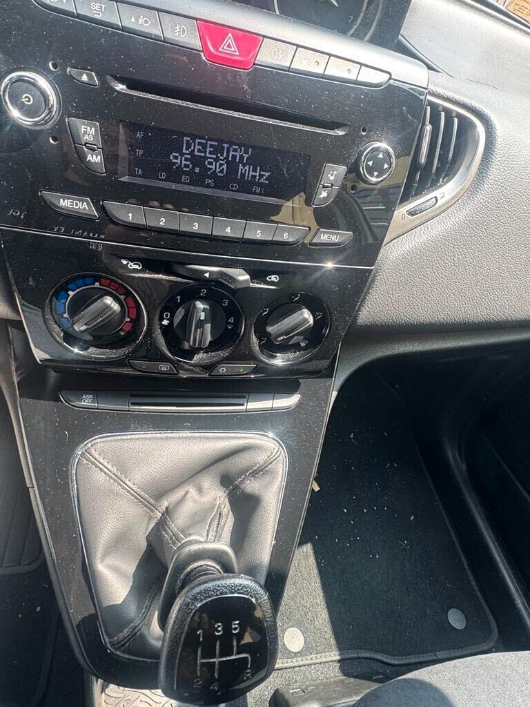 Lancia Ypsilon 0.9 TwinAir 85 CV 5 porte Metano Ecochic Gold