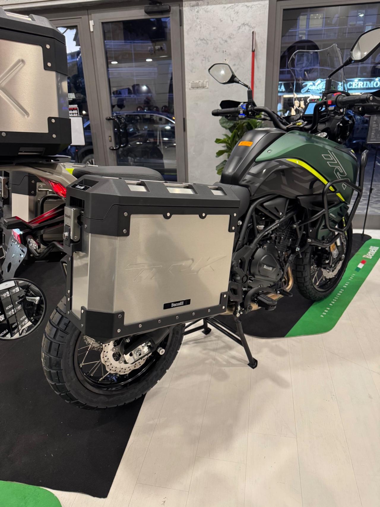 Benelli TRK 702 X!! CON TRIS DI VALIGIE IN ALLUMINIO!!