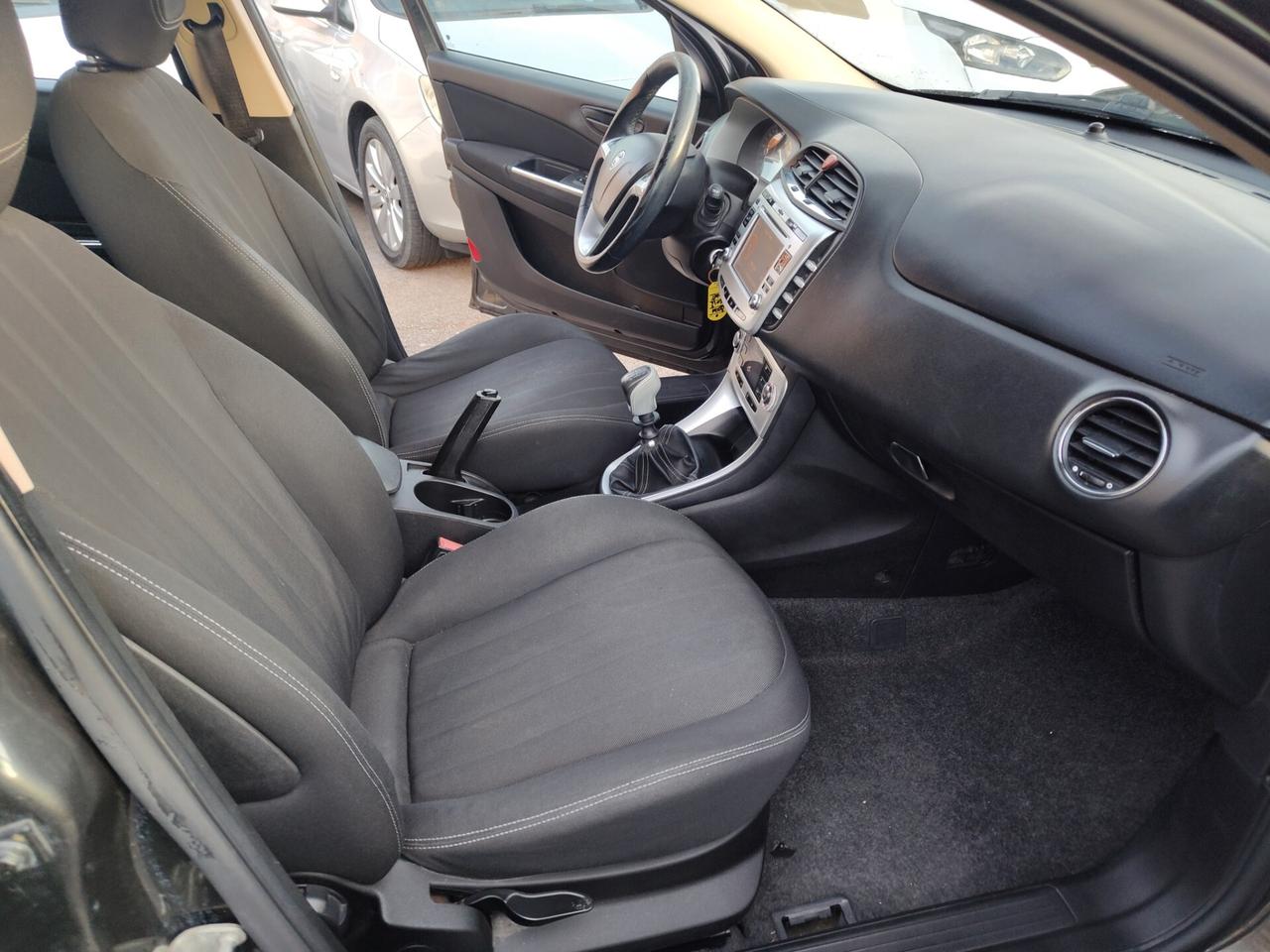 Lancia Delta 1.6 MJT DPF 105 CV Silver