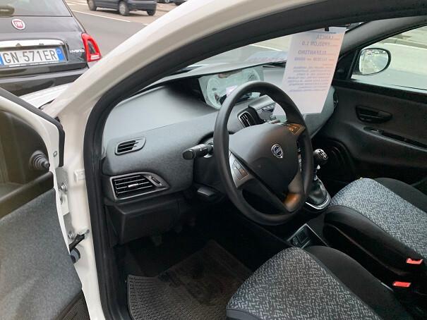 Lancia Ypsilon 1.0 FireFly 5 porte S&S Hybrid Ecochic Silver