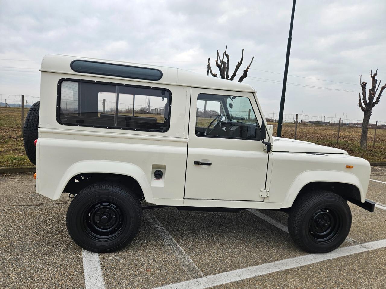 Land Rover Defender 90 turbodiesel Hard-top iscritta ASI