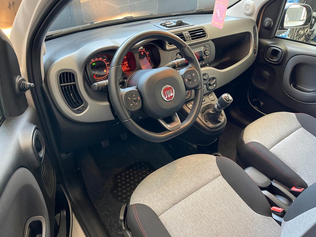 Fiat Panda 1.2 Lounge 5 Posti – Benzina – 16.763 Km – Garanzia 12 Mesi
