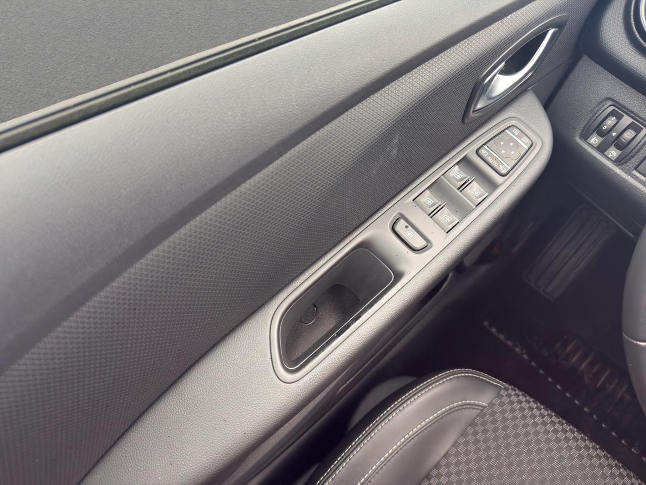 Renault Clio TCe 12V 75 CV 5 porte Moschino Life