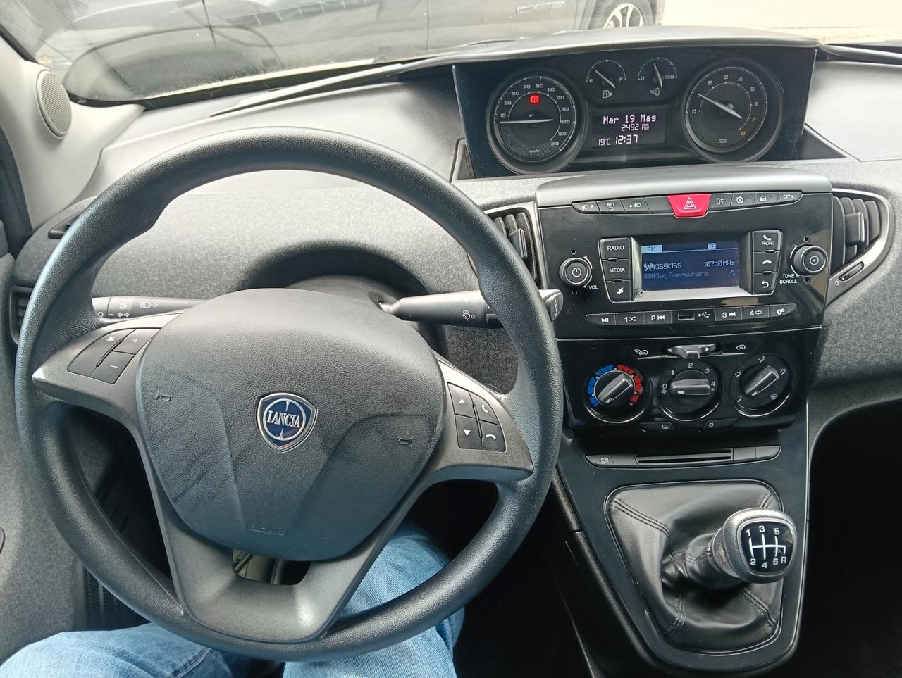 Lancia Ypsilon 1.0 FireFly 5 porte S&S Hybrid Silver
