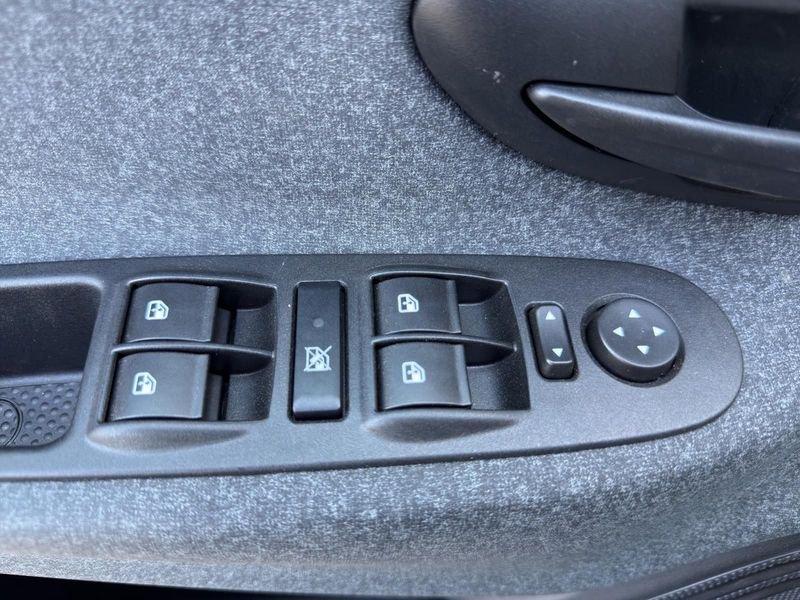 Lancia Ypsilon Ypsilon 5p 1.0 hybrid 70cv 6m Silver Plus