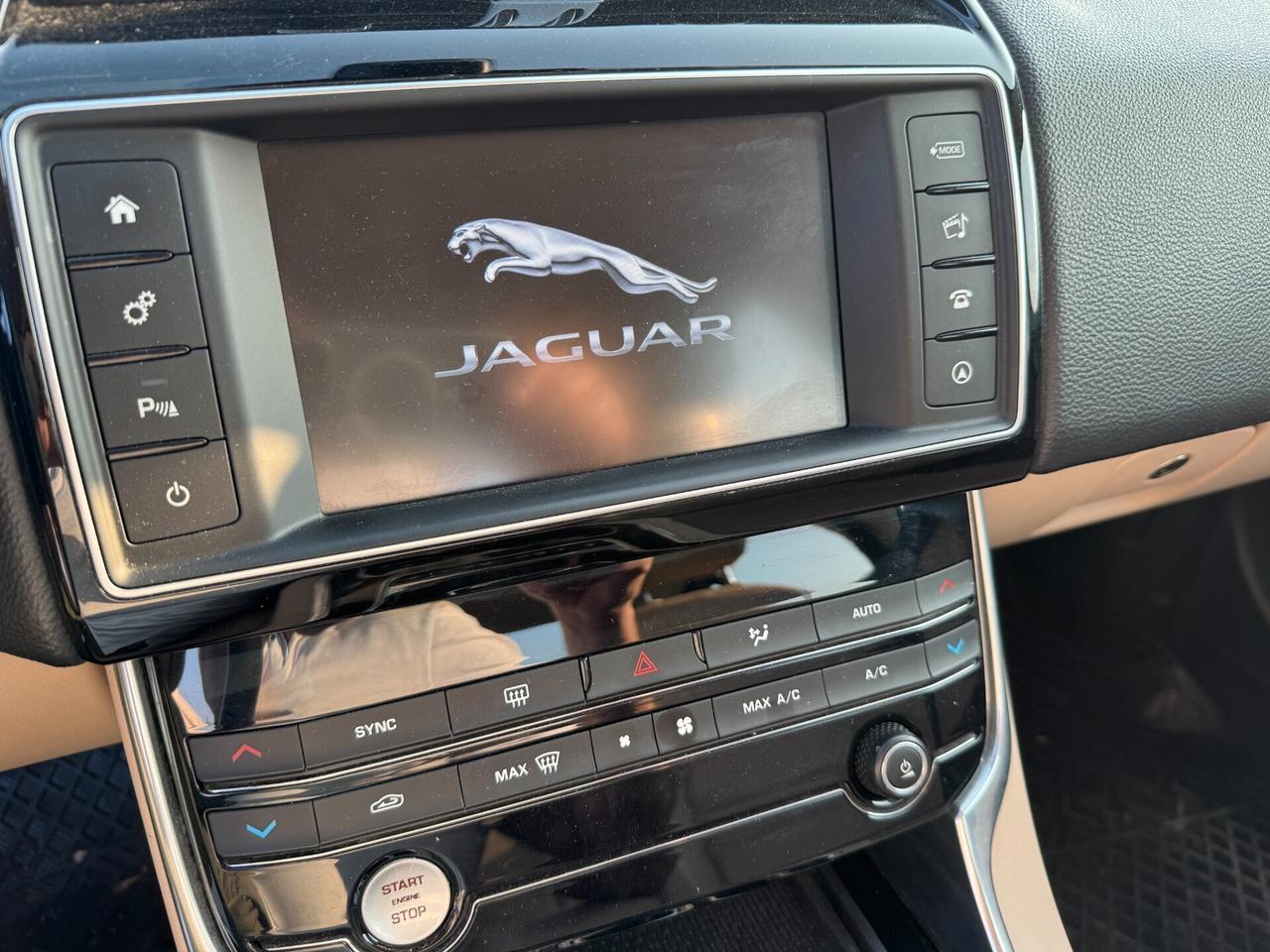 Jaguar XE 2.0 D Turbo 180CV aut. Pure