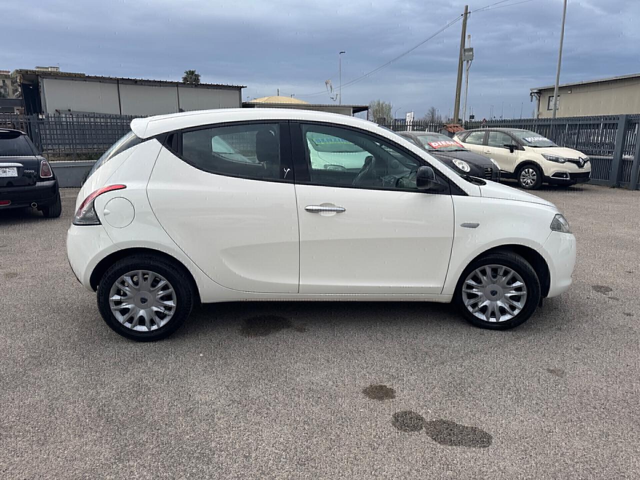 Lancia Ypsilon 1.2 69 CV 5 porte S&S Gold
