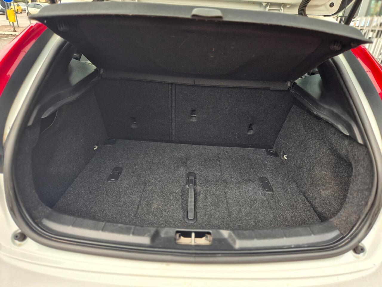 Volvo V40 Cross Country D2 Business Plus