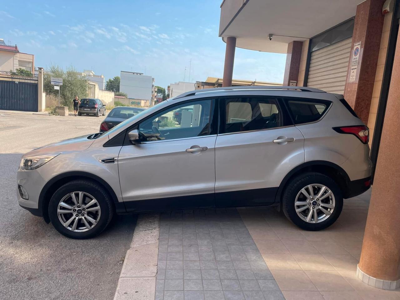 Ford Kuga 2.0 TDCI 120 CV S&S 2WD Powershift TITANIUM