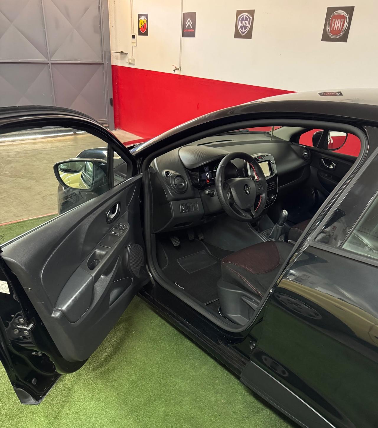 Renault Clio 1.2 75CV 5 porte Anno 2015 Unico proprietario