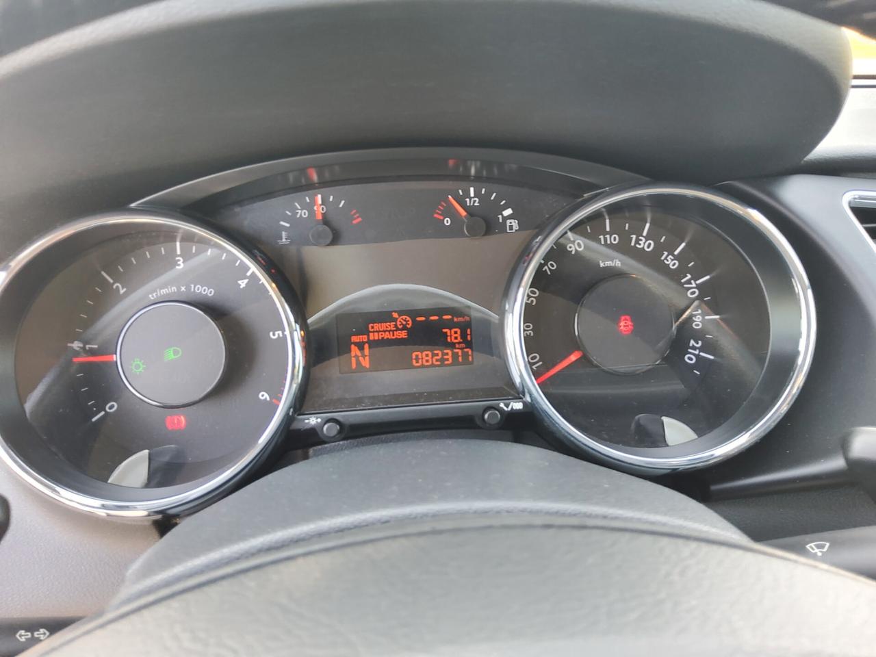 Peugeot 3008 1.6 e-HDi 112CV cambio robotizzato Stop&Start Active