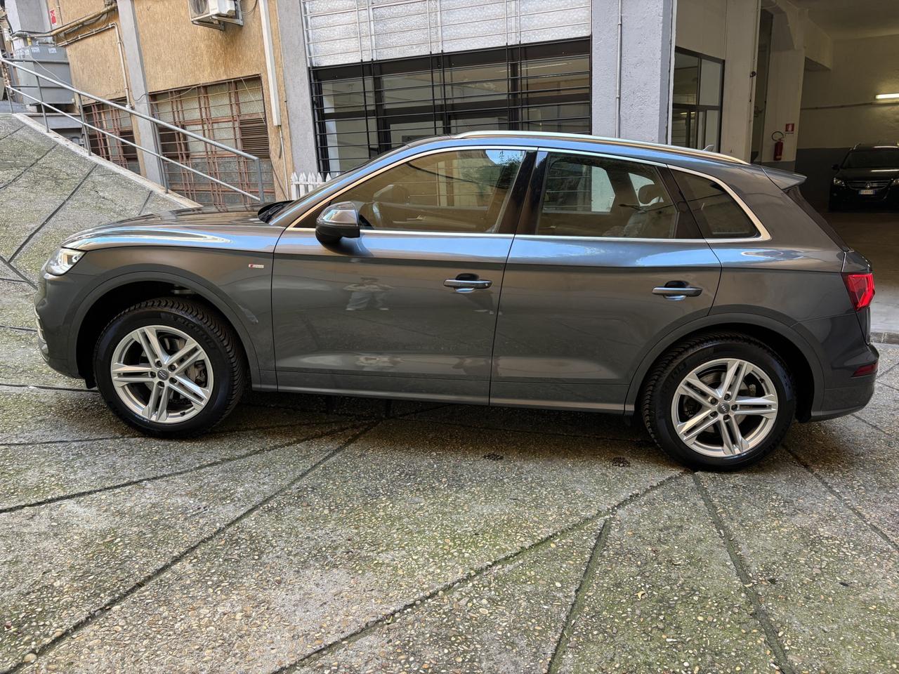Audi Q5 2.0 tdi S line Plus s-tronic