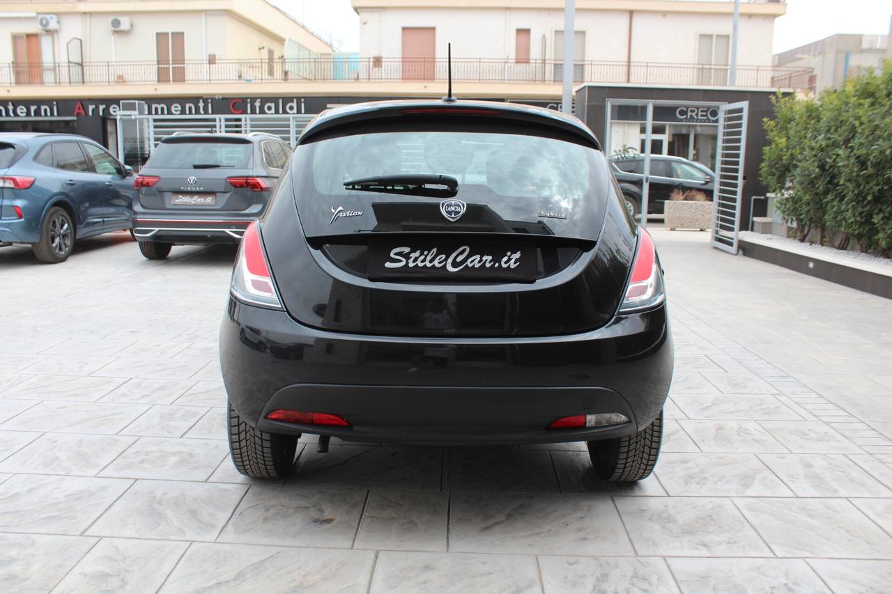 Lancia Ypsilon 1.0 FireFly 5 porte S&S Hybrid Ecochic Silver