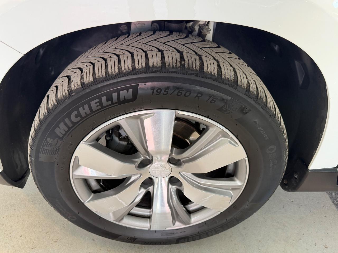 Peugeot 2008 1.6 BlueHDi 100CV Neopatentati