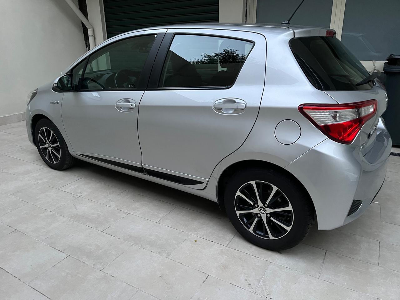 Toyota Yaris 1.5 Hybrid 5 porte Business