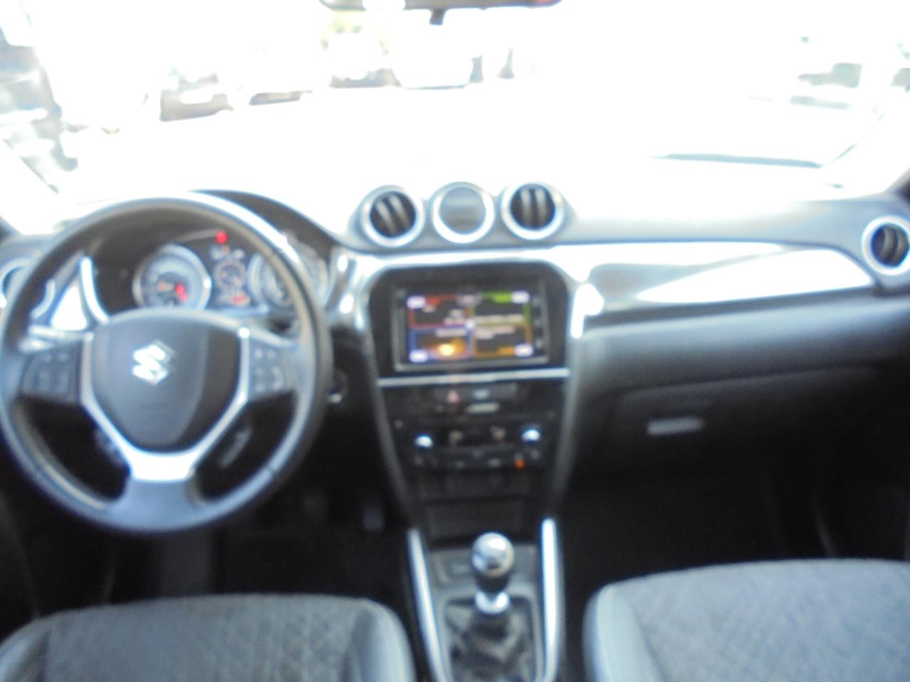 Suzuki Vitara 1.4 Hybrid Top