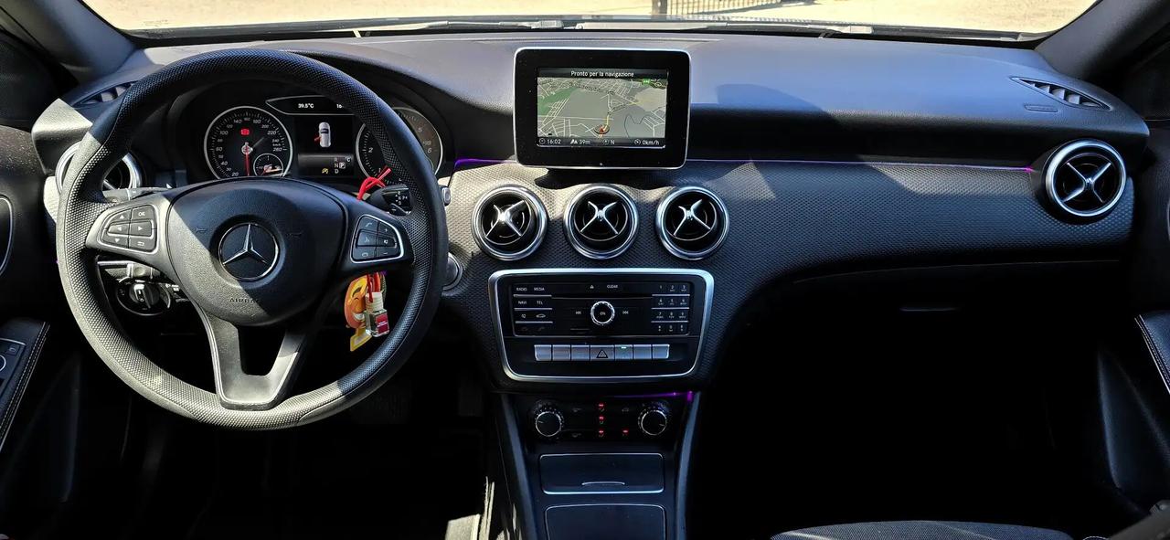 Mercedes-benz A 180 Mercedes-Benz A 180 d Premium Sport Auto Navi