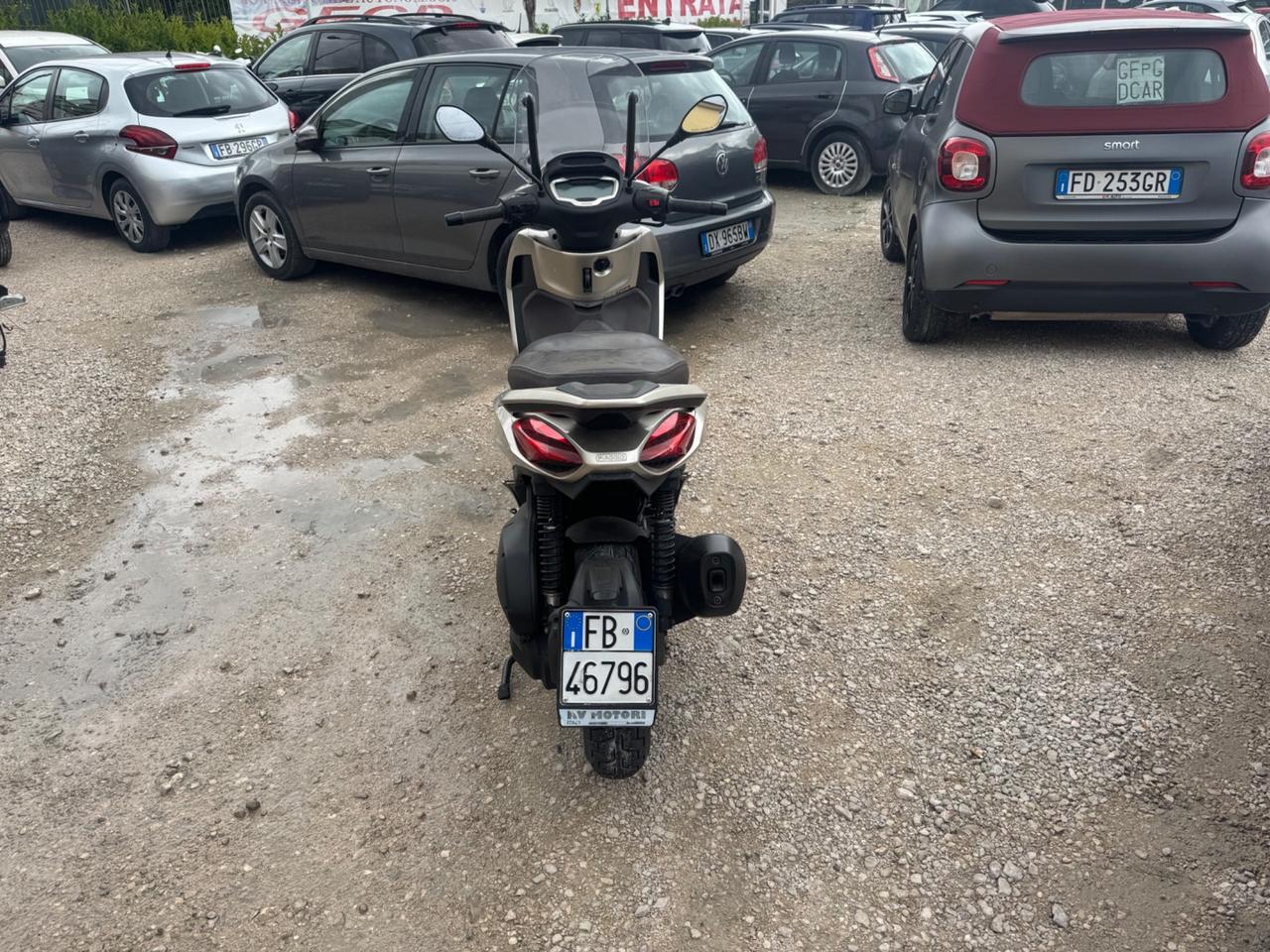 Piaggio Beverly 300 Sport