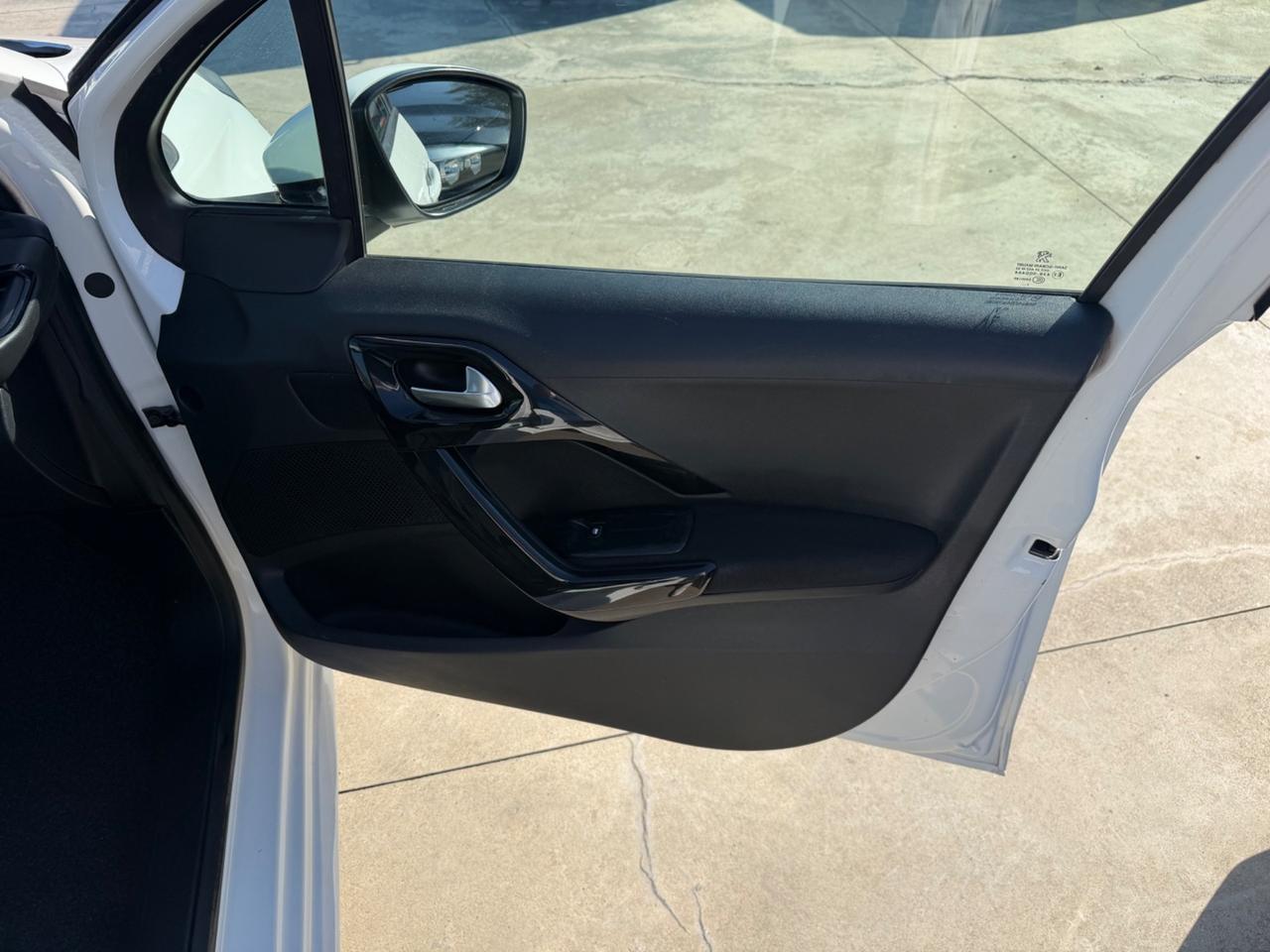 Peugeot 208 1.2 82CV Allure/93.000km/2018