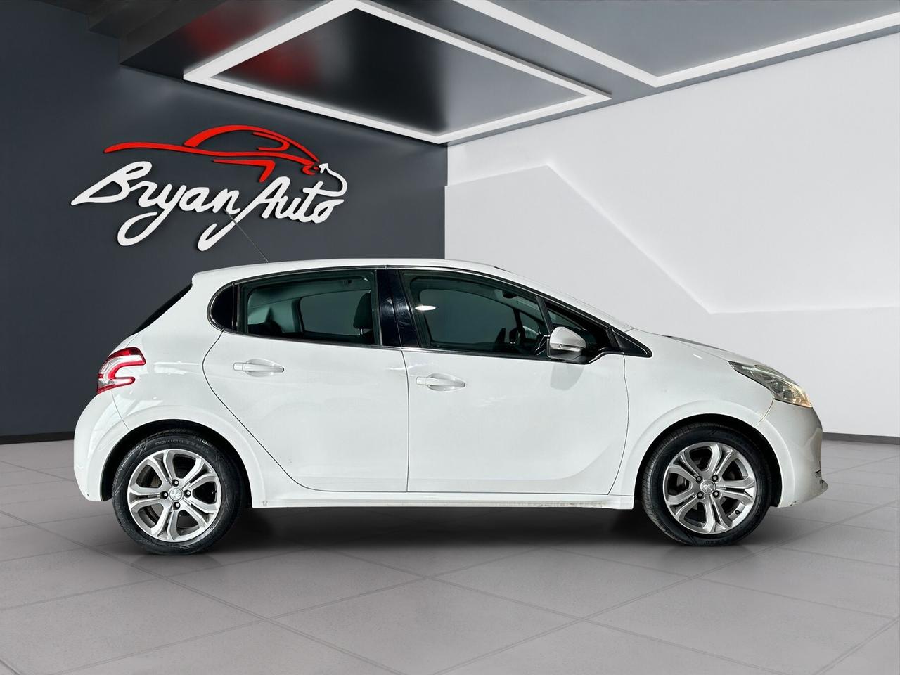 Peugeot 208 1.2 PURETECH 82 CV 5 porte Allure