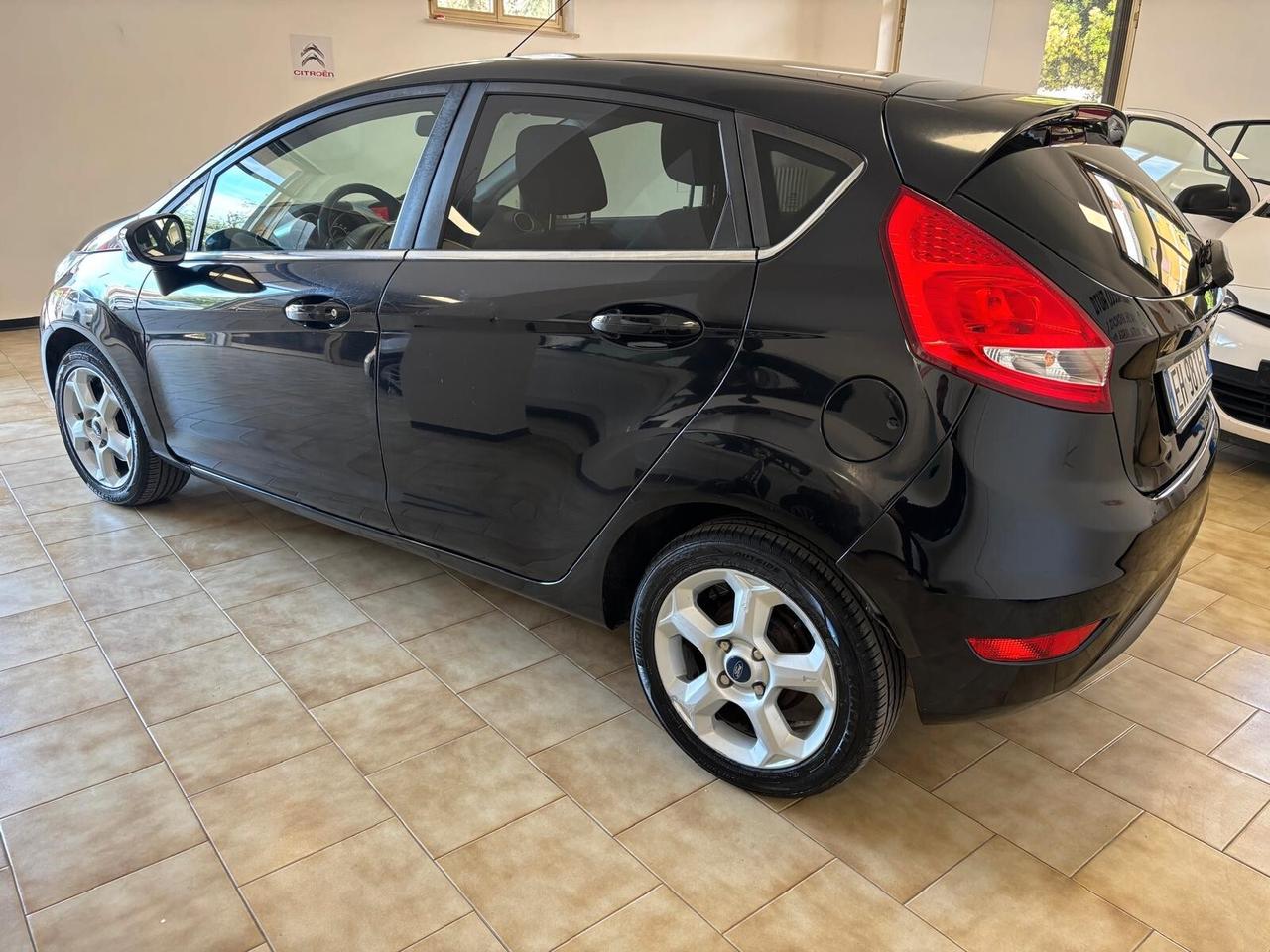 FORD FIESTA ANNO 2011 DS 1.4 ADATTA NEOPATENTATI KM 163 MILA