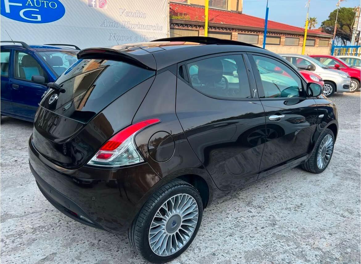 Lancia Ypsilon 0.9 TwinAir 85 CV 5 porte S&S Gold