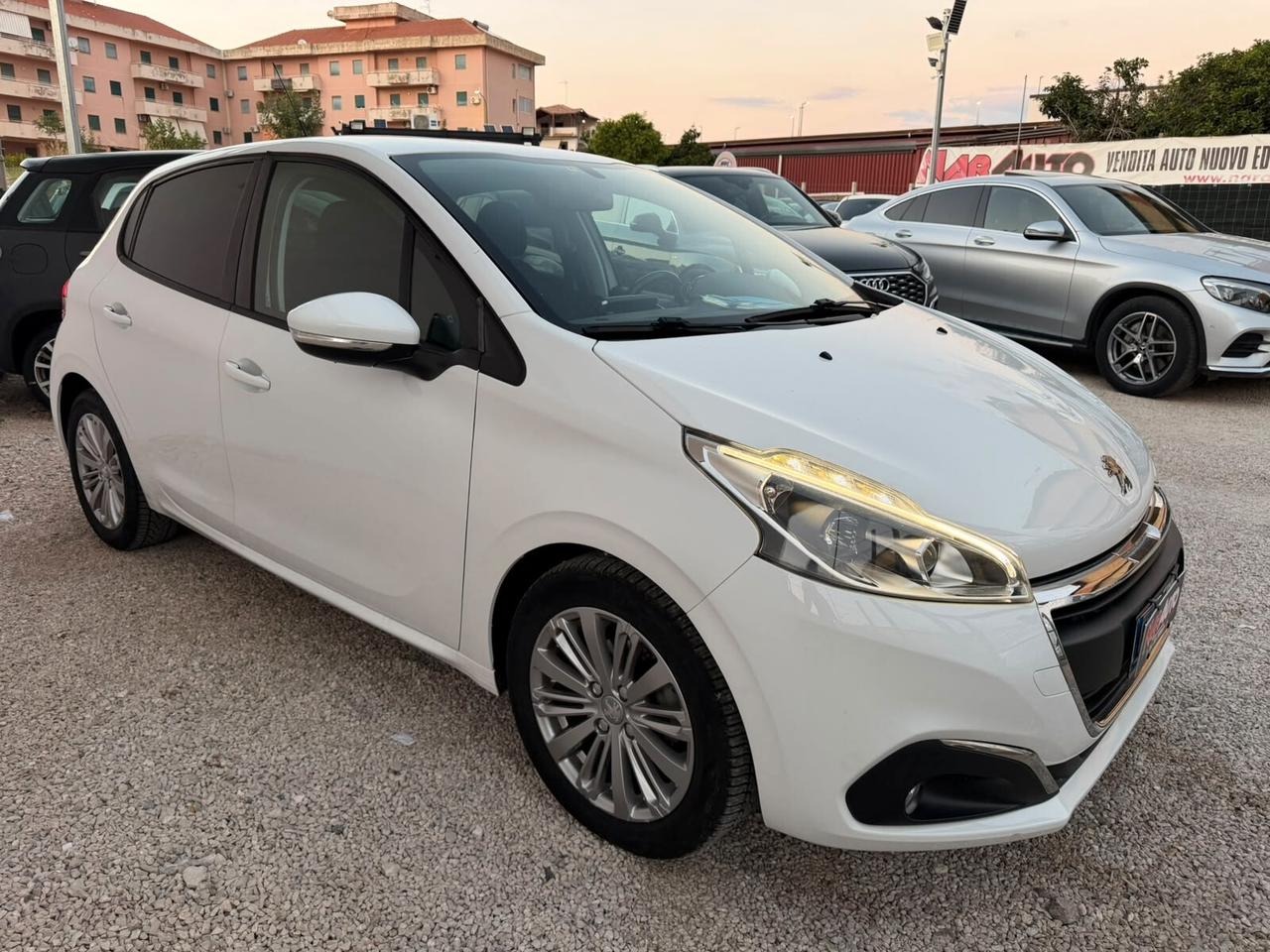 Peugeot 208 Allure AUTOCARRO 5 POSTI